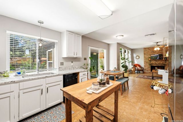 8430 TIMBER CREST ST, San Antonio, TX 78250