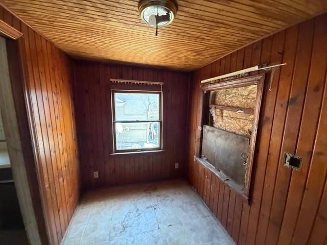 1123 Waverly Avenue, Kansas City, KS 66104