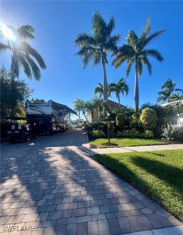 4685 Southern Breeze DR, Naples, FL 34114