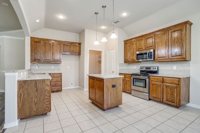 2209 Caroline Drive, Weatherford, TX 76087