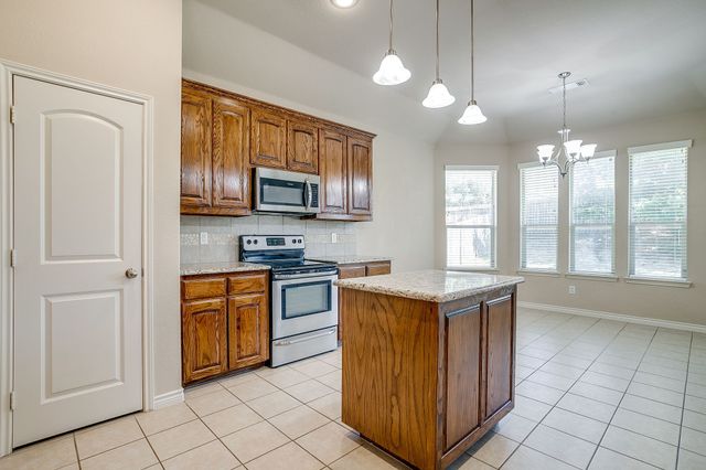 2209 Caroline Drive, Weatherford, TX 76087