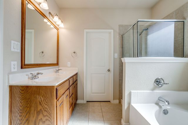 2209 Caroline Drive, Weatherford, TX 76087