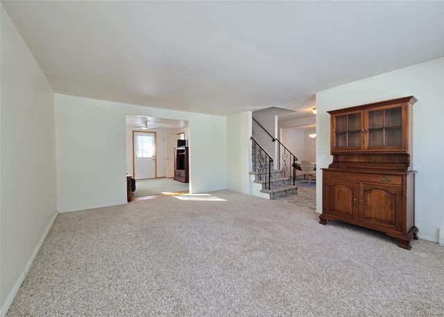 12 Galaxie Lane, Selden, NY 11784