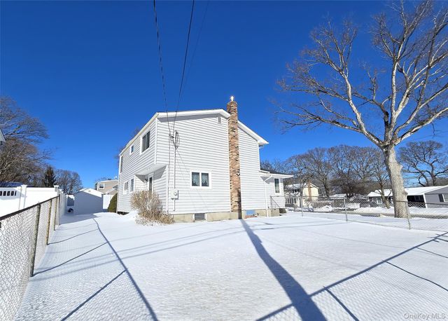 12 Galaxie Lane, Selden, NY 11784