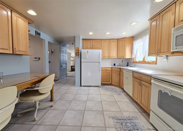 12 Galaxie Lane, Selden, NY 11784