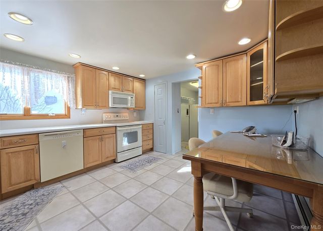 12 Galaxie Lane, Selden, NY 11784