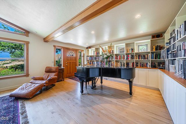 2815 Dead Indian Memorial Road, Ashland, OR 97520