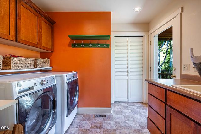 2815 Dead Indian Memorial Road, Ashland, OR 97520