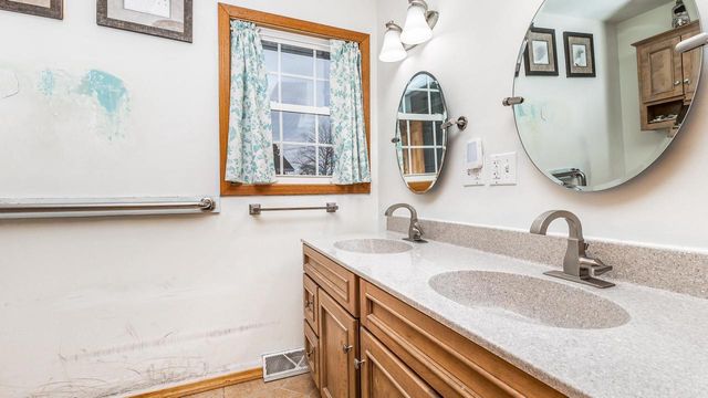 1120 Eastman Street, Platteville, WI 53818