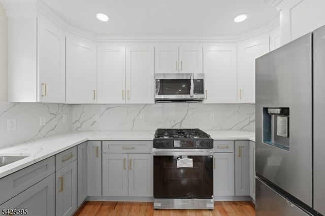 271 Schley St, Newark City, NJ 07112