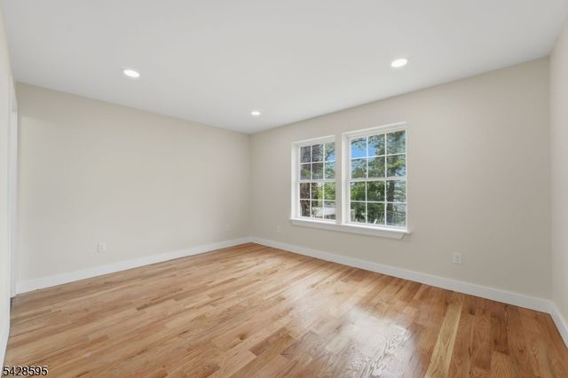271 Schley St, Newark City, NJ 07112