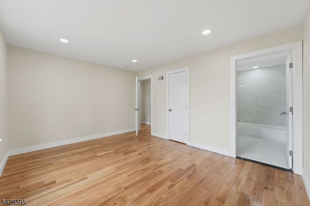 271 Schley St, Newark City, NJ 07112