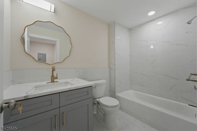 271 Schley St, Newark City, NJ 07112