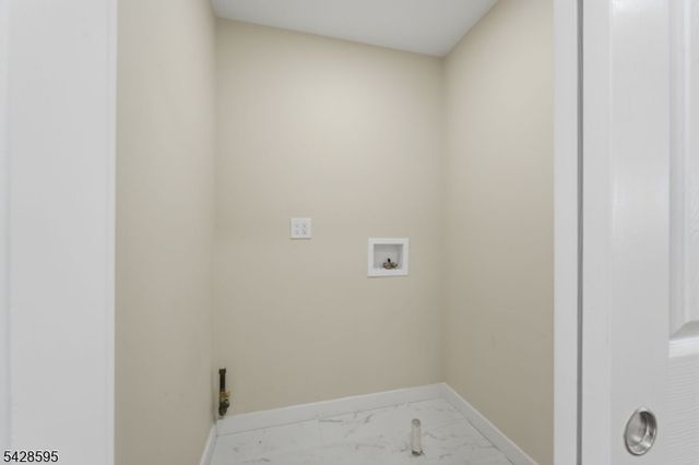 271 Schley St, Newark City, NJ 07112