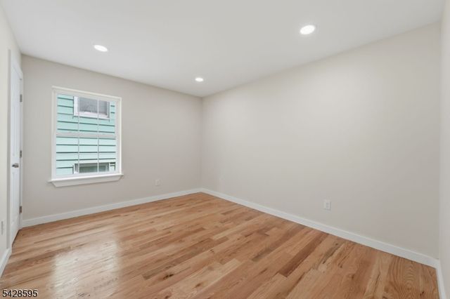 271 Schley St, Newark City, NJ 07112