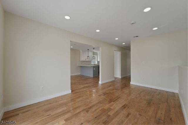 271 Schley St, Newark City, NJ 07112