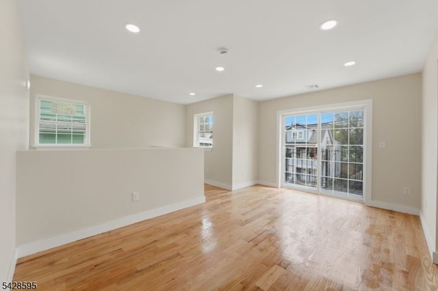 271 Schley St, Newark City, NJ 07112