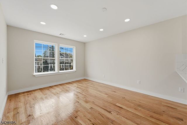 271 Schley St, Newark City, NJ 07112