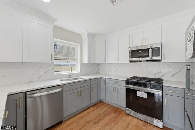 271 Schley St, Newark City, NJ 07112