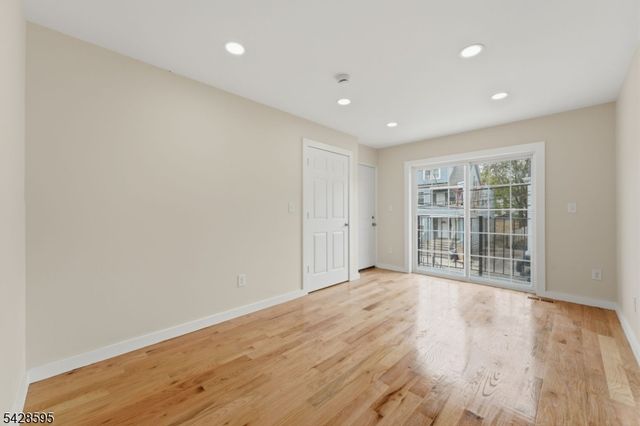 271 Schley St, Newark City, NJ 07112