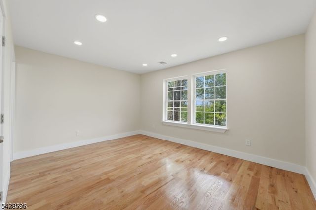 271 Schley St, Newark City, NJ 07112