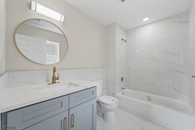 271 Schley St, Newark City, NJ 07112
