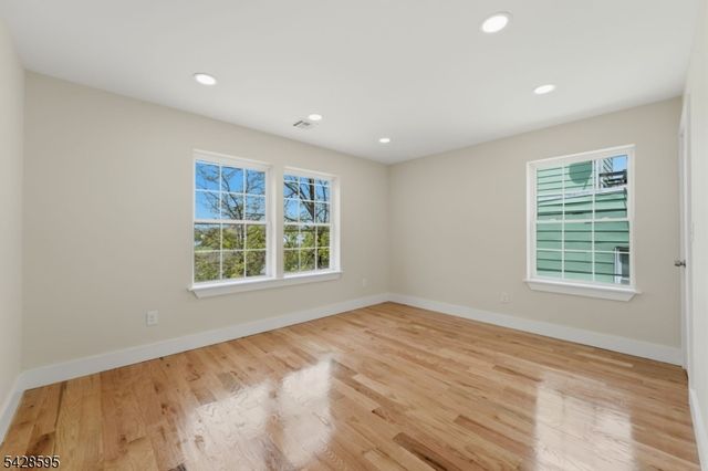 271 Schley St, Newark City, NJ 07112
