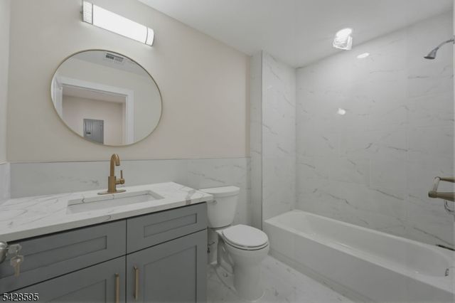 271 Schley St, Newark City, NJ 07112