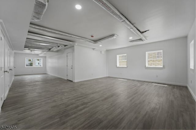 271 Schley St, Newark City, NJ 07112