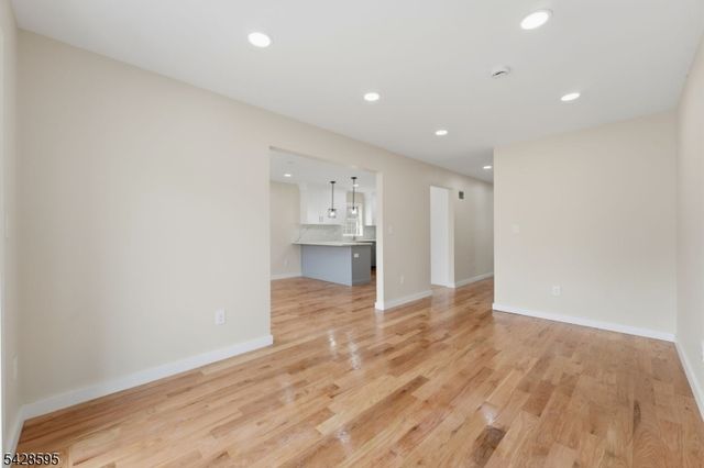 271 Schley St, Newark City, NJ 07112