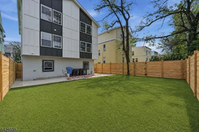271 Schley St, Newark City, NJ 07112