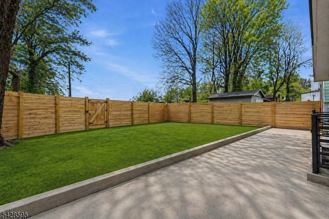 271 Schley St, Newark City, NJ 07112