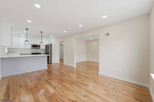 271 Schley St, Newark City, NJ 07112