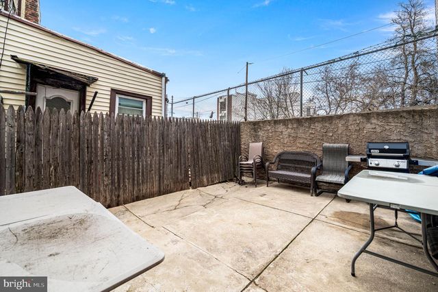 1627 W THOMPSON ST, Philadelphia, PA 19121