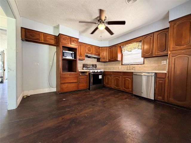 1904 Wright Boulevard, Baytown, TX 77520