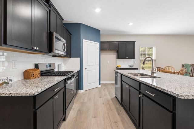 140 Oak Valley Court, Newark, OH 43055