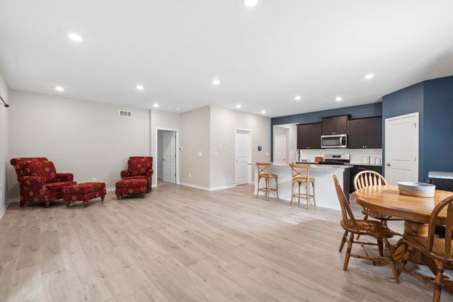 140 Oak Valley Court, Newark, OH 43055