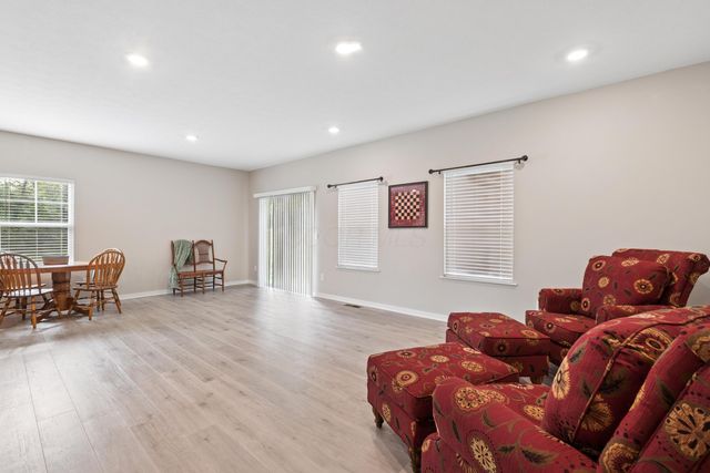 140 Oak Valley Court, Newark, OH 43055