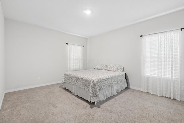 140 Oak Valley Court, Newark, OH 43055