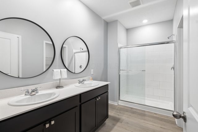 140 Oak Valley Court, Newark, OH 43055