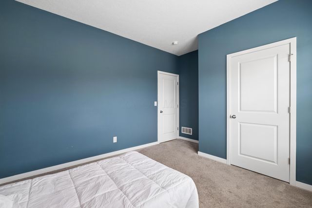 140 Oak Valley Court, Newark, OH 43055