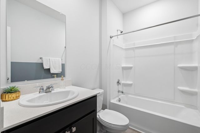 140 Oak Valley Court, Newark, OH 43055