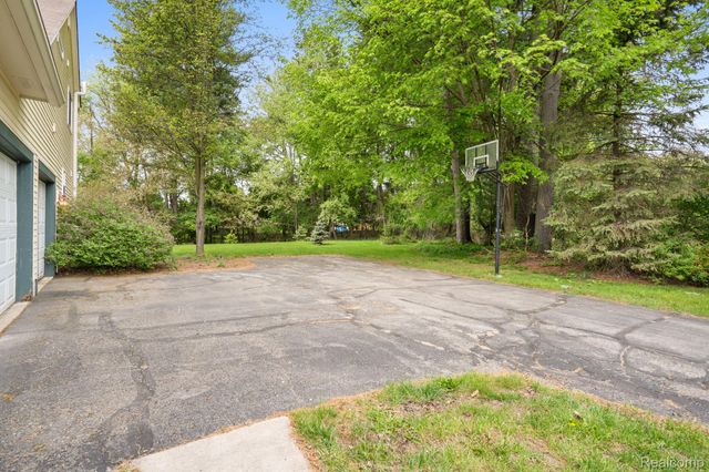 3079 Island Hills Drive, Dexter Township, MI 48130
