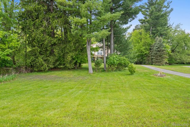 3079 Island Hills Drive, Dexter Township, MI 48130