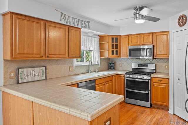 3079 Island Hills Drive, Dexter Township, MI 48130