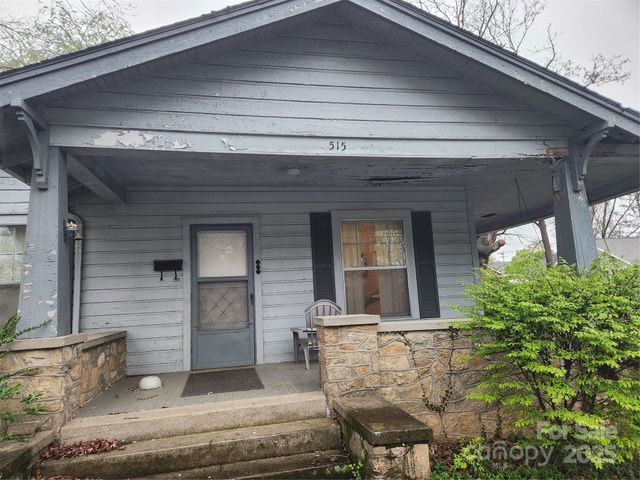 515 3rd Avenue, Hendersonville, NC 28739