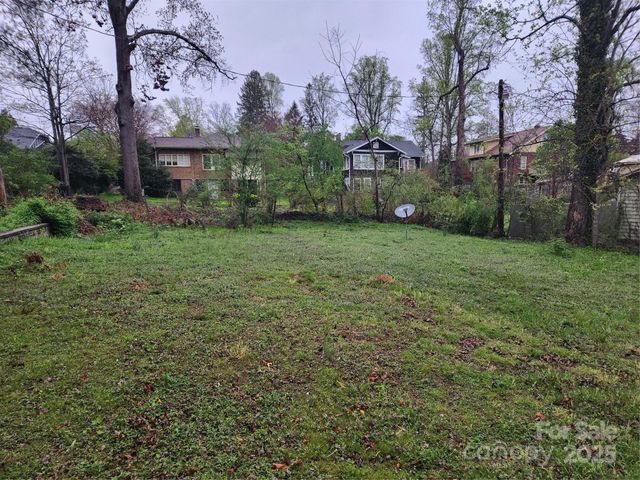 515 3rd Avenue, Hendersonville, NC 28739