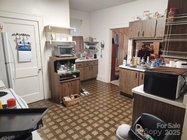 515 3rd Avenue, Hendersonville, NC 28739