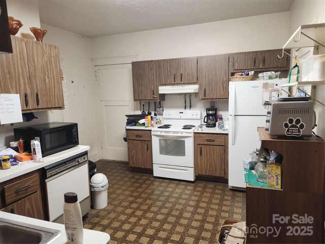 515 3rd Avenue, Hendersonville, NC 28739