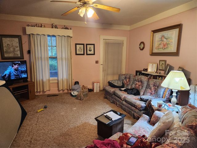 515 3rd Avenue, Hendersonville, NC 28739